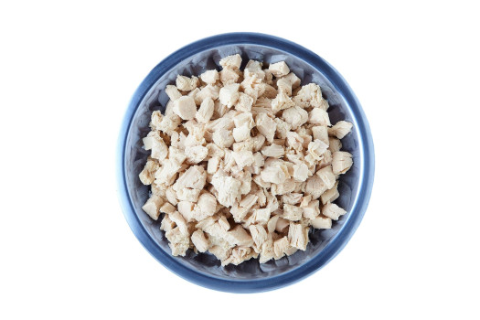 Dés de poulet cuit découpé